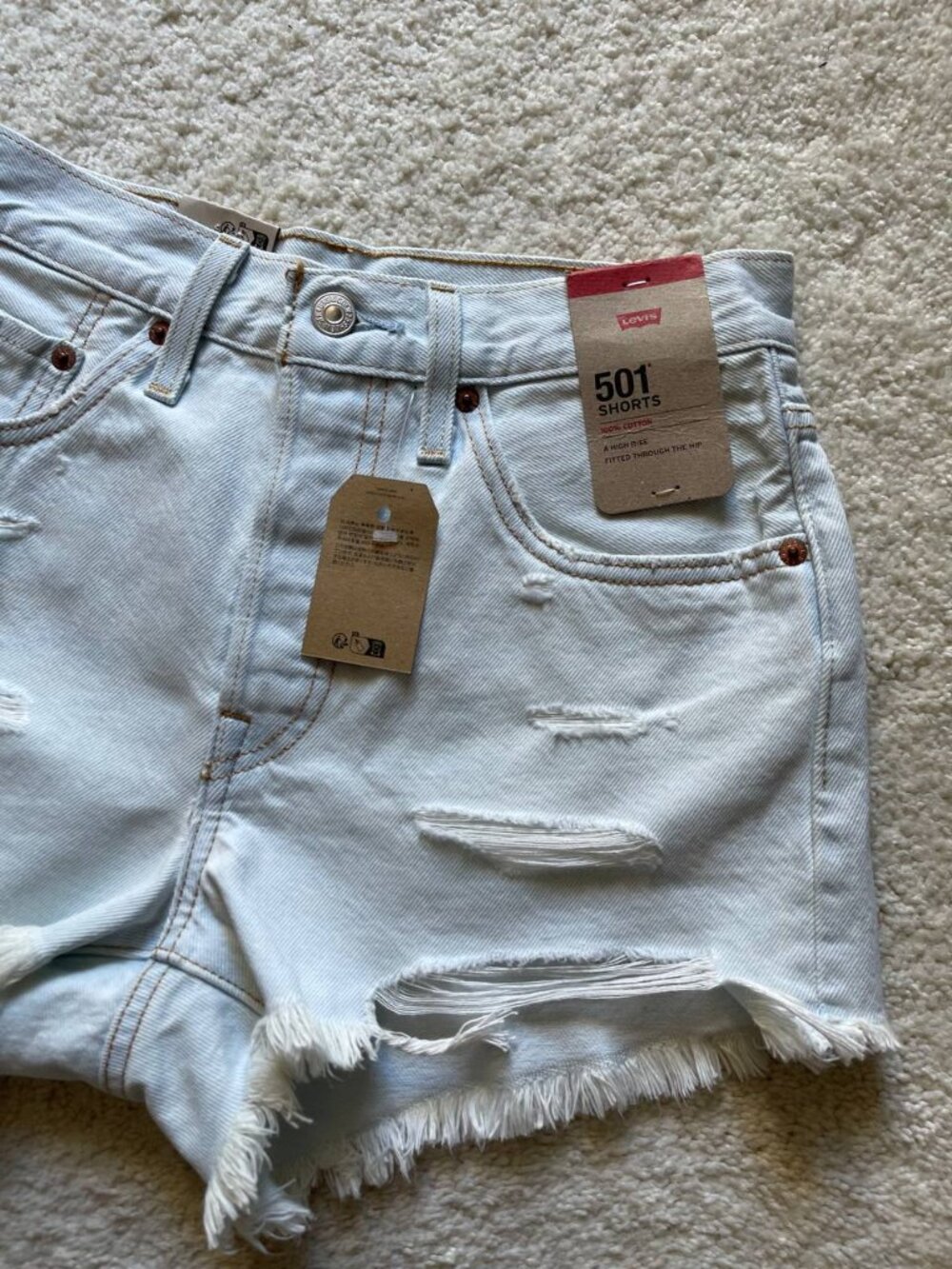 NWT Levi's 501 High Rise Distressed Women’s Denim Shorts Size 26 - Picture 2 of 11